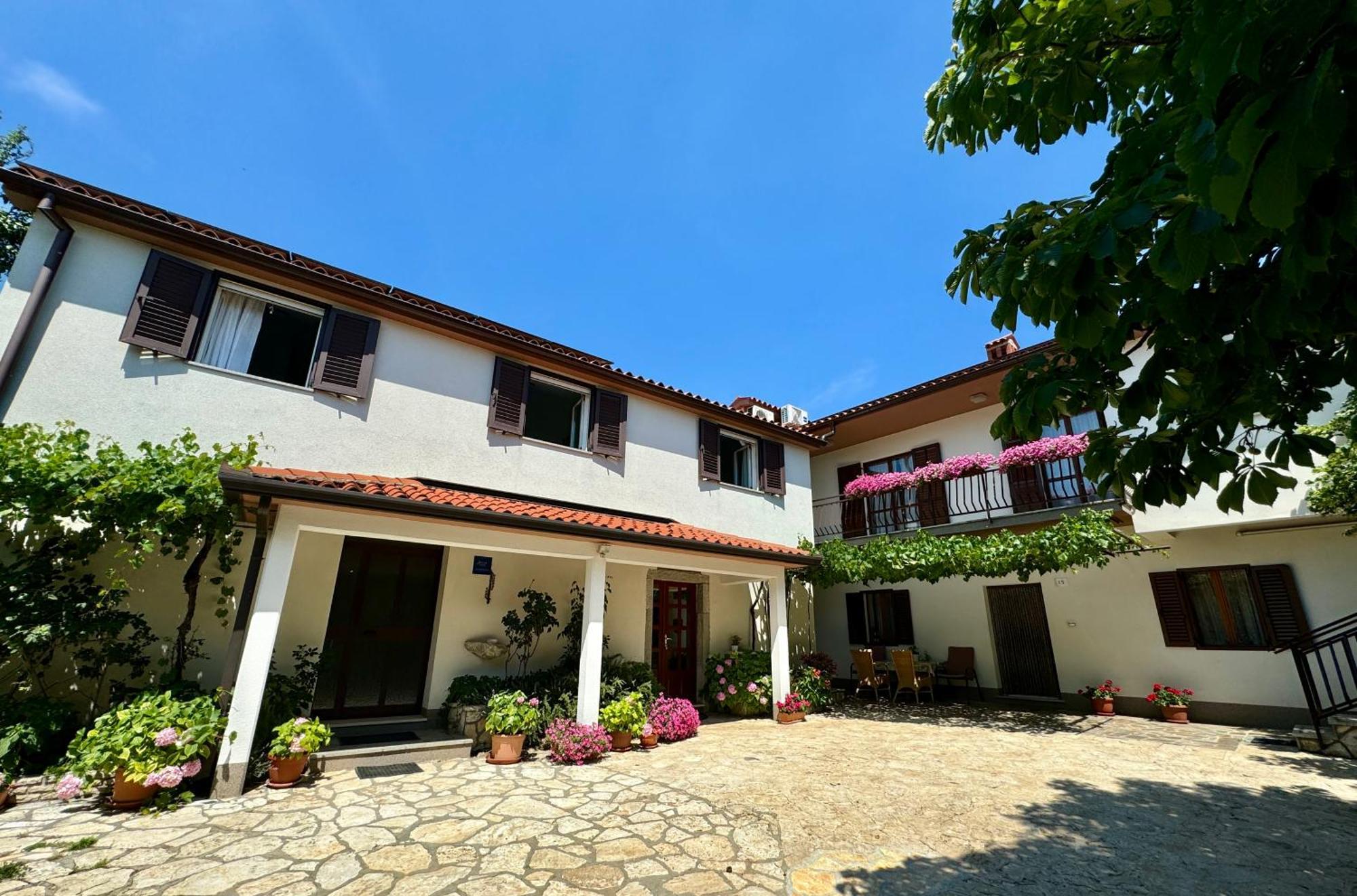 Guest House Renata Plomin Exterior photo